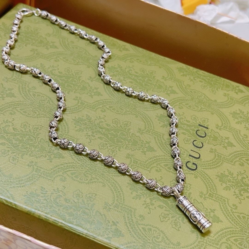 G*u*i necklaces